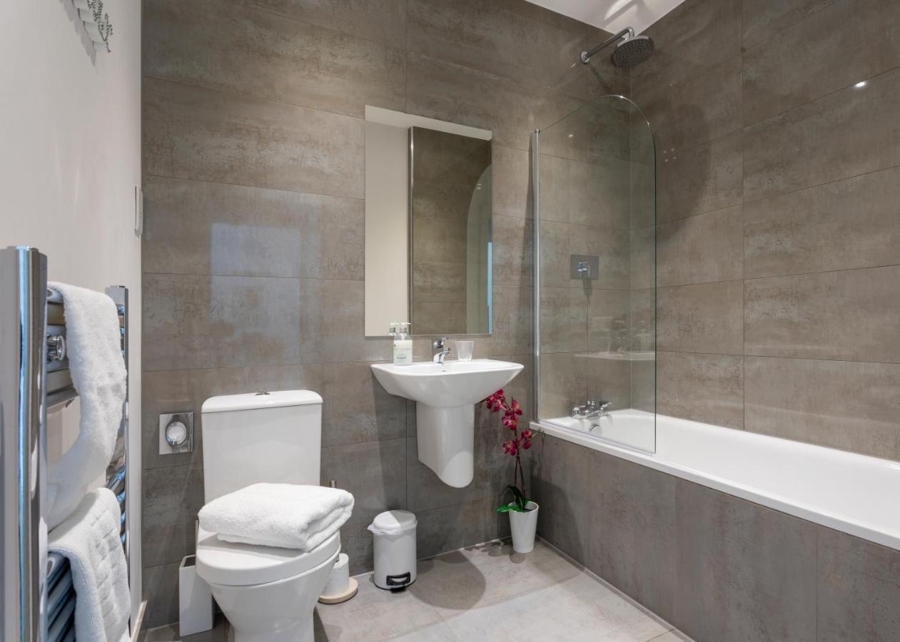 1 Bed Apartment - Redhill Central, Surrey, Gatwick #3 Экстерьер фото